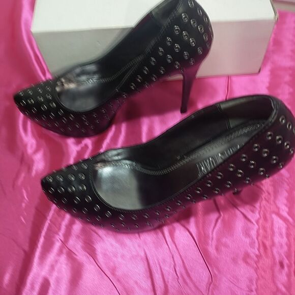 Colin Stuart Women Black Heels 8.5. Condition is Pre-owned.  - Picture 11 of 13